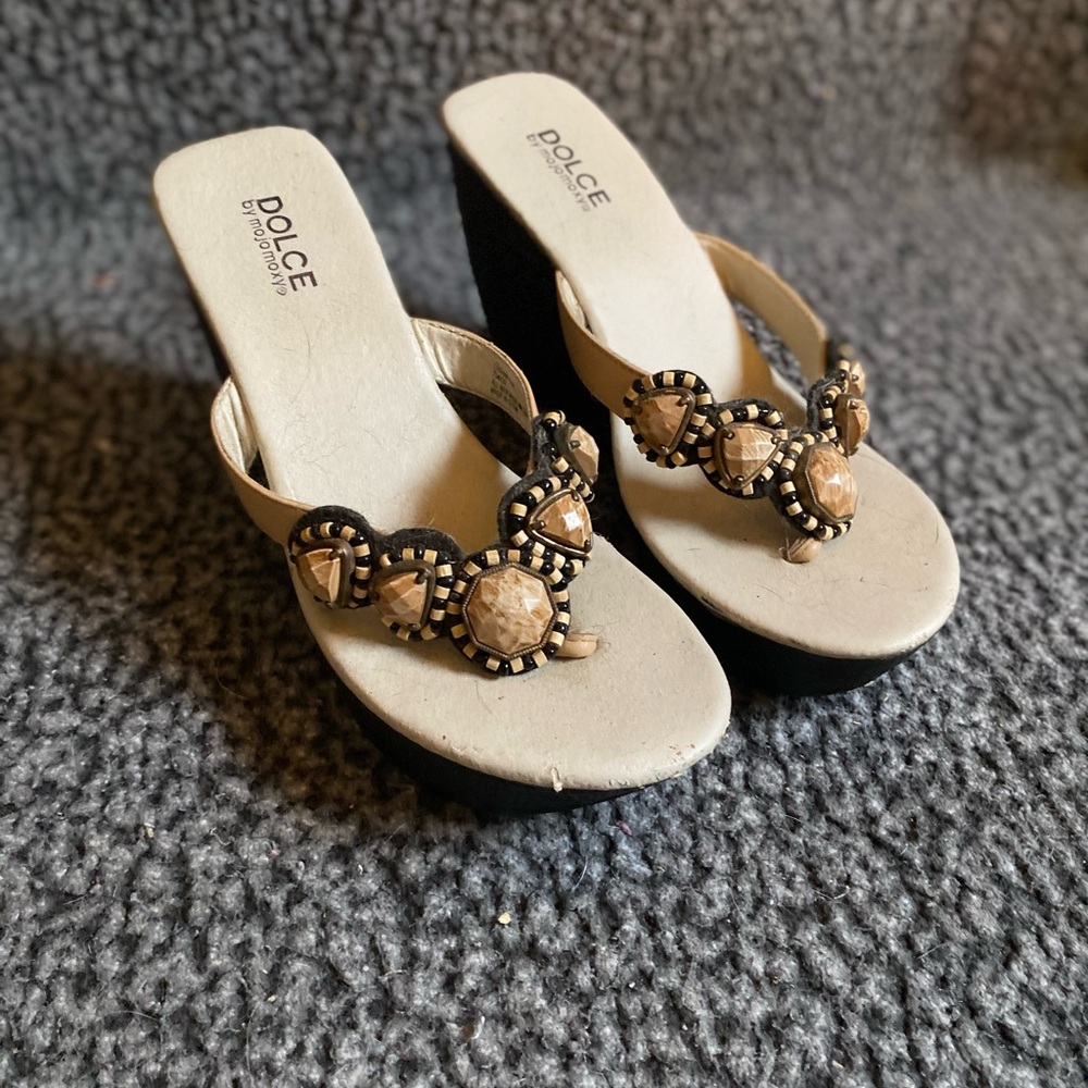 Dolce Vita Women's Black and Cream Embellished Sandals - Picture 9 of 10